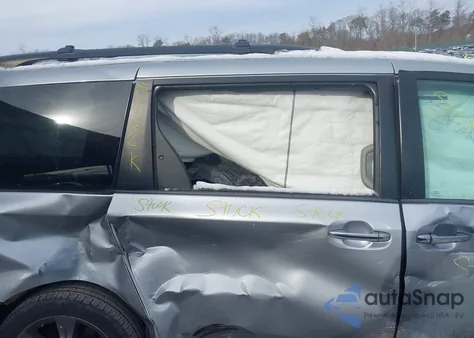 2015 Toyota Sienna Se 8 Passenger z USA, uszkodzony, nr VIN 5TDXK3DC8FS545674